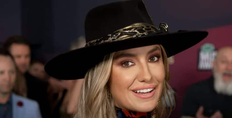 Yellowstone Lainey Wilson - YouTube/extratv
