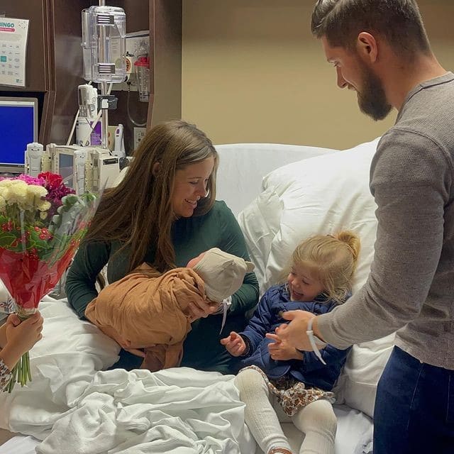 Jessa Seewald, Ben Seewald, and their kids on Instagram