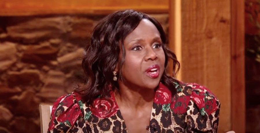 Deborah Roberts - Rachael Ray Show - YouTube