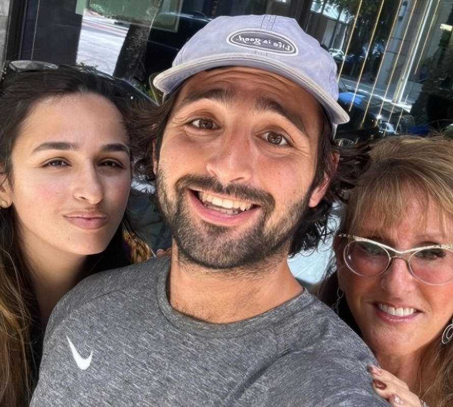 Jazz Jennings, Sander Jennings, Jeanette Jennings -Facebook