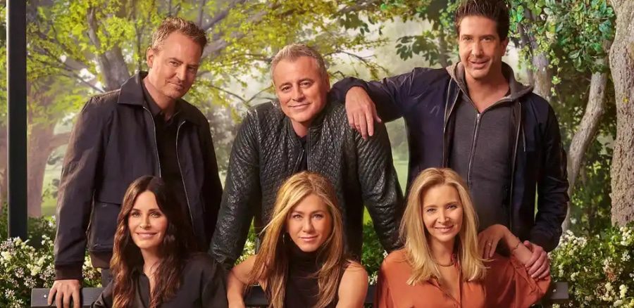 Matthew Perry, Matt LeBlanc, David Schwimmer, Courtney Cox, Jennifer Aniston, and Lisa Kudrow. - Friends - HBO Max