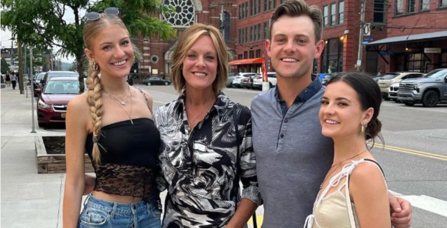 Kelly, Josh, Paige, and Brooke Hyland