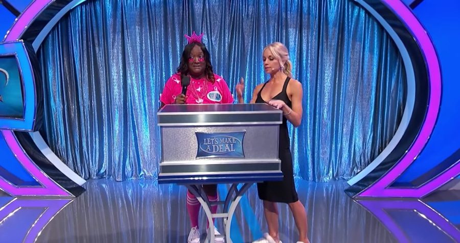 Rhonda learning the ropes from Tiffany Coyne - Let's Make A Deal