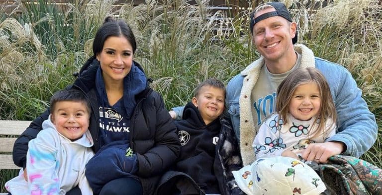 Catherine & Sean Lowe and kids/Credit: Catherine Lowe Instagram