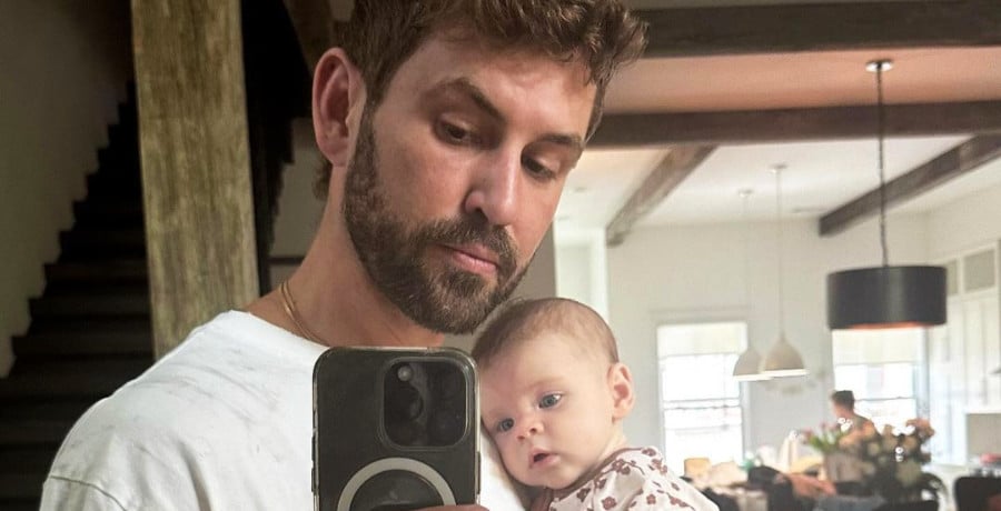 Nick Viall and daughter River Rose/Credit: Instagram