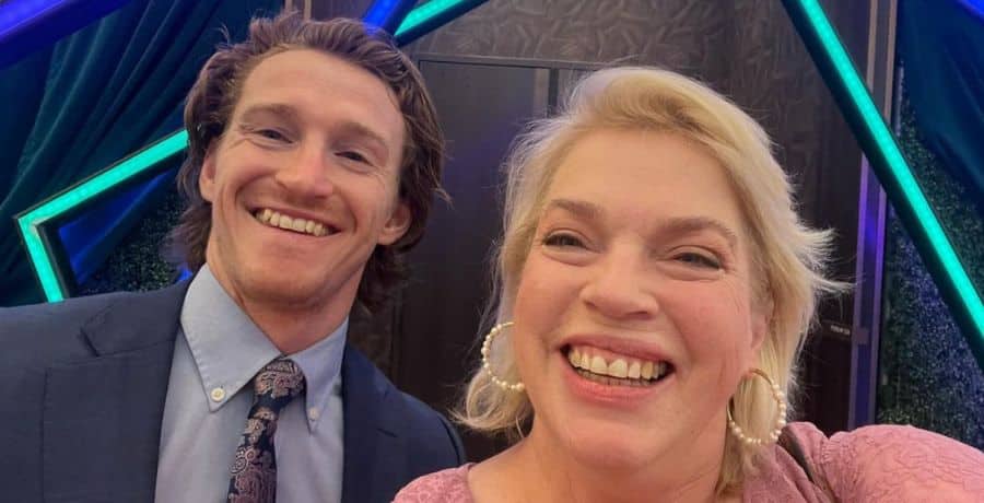 Logan Brown and Janelle Brown - Instagram