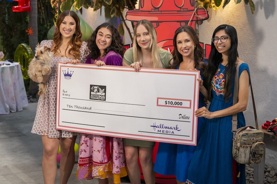 Photo: Lacey Chabert Credit: ©2024 Hallmark Media/Photographer: Kim Nunneley