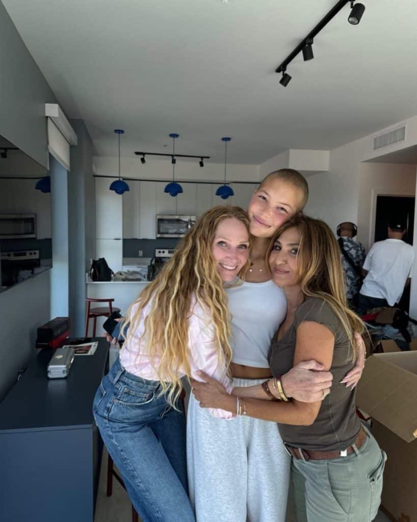 Michael Strahan's daughter Isabella with her mother Jean Muggli and a friend