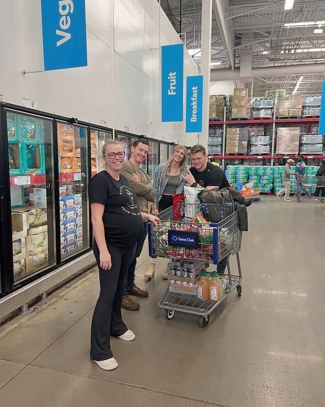 Maddie Brown Brush, Logan Brown, Michelle Petty Brown, and Hunter Brown from Janelle Brown's Instagram