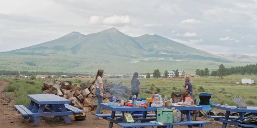 Robyn and Kody Brown take their kids to Coyote Pass. - TLC