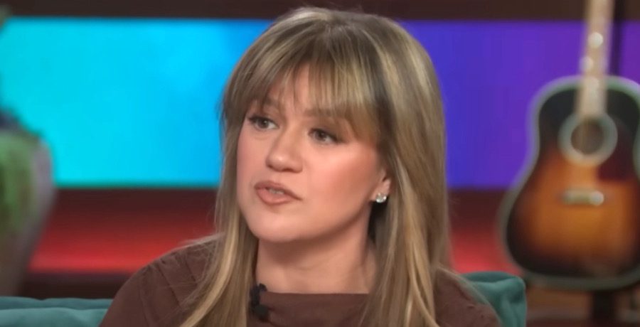 Kelly Clarkson-YouTube