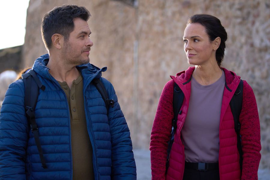 Photo: Erik Valdez, Erin Cahill Credit: ©2025 Hallmark Media/Photographer: Manu Sevillano