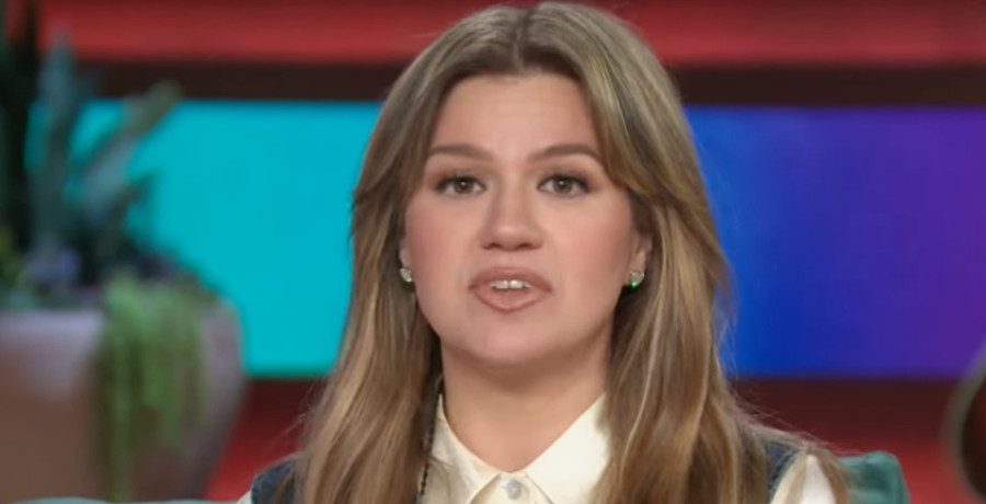 Kelly Clarkson/Credit: YouTube