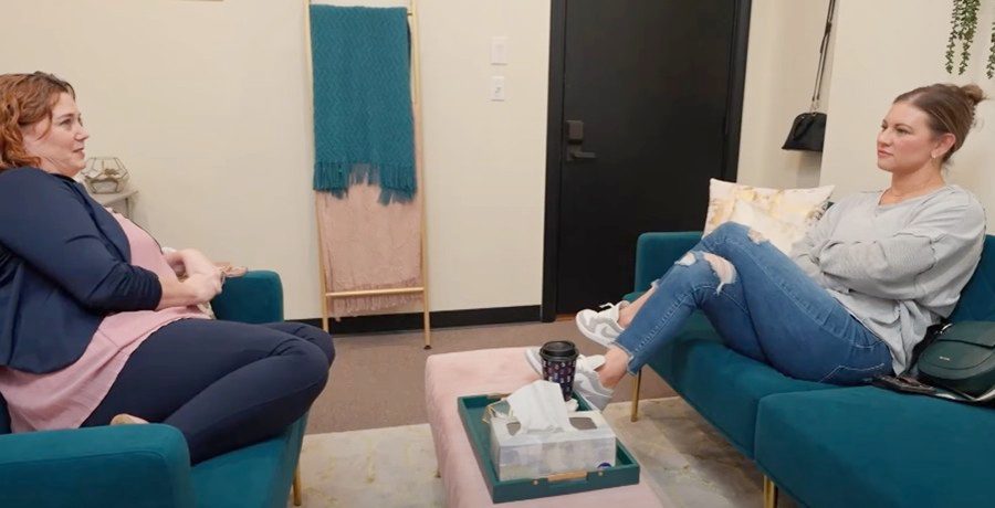 Danielle Busby and her therapist from OutDaughtered, TLC, sourced from YouTube