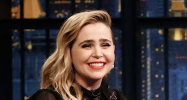 Hallmark, Mae Whitman - YouTube