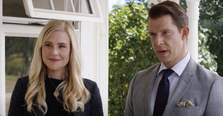 Signed, Sealed, Delivered - Eric Mabius, Kristin Booth - YouTube