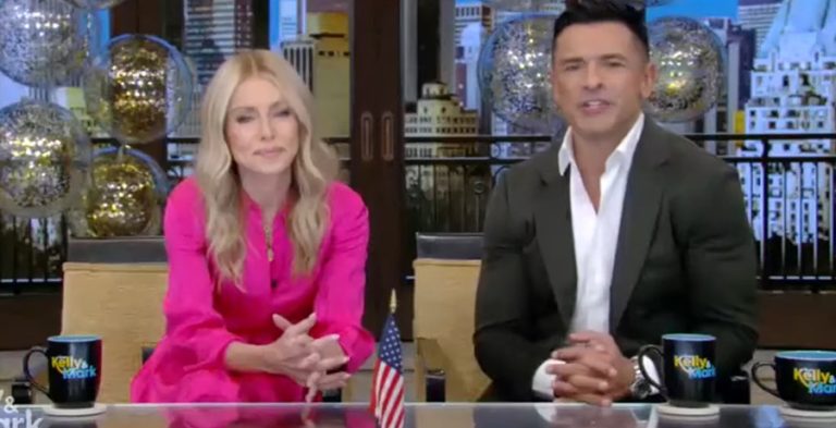 Kelly Ripa and Mark Consuelos | YouTube