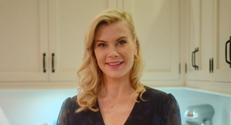 Photo: Alison Sweeney dit: ©2025 Hallmark Media/Photographer: David Astorga