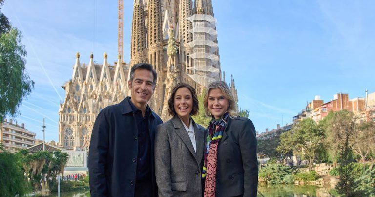 Photo: Alejandro Tous, Ashley Williams, Alison Sweeney Credit: ©2025 Hallmark Media/Photographer: Manu Sevillano