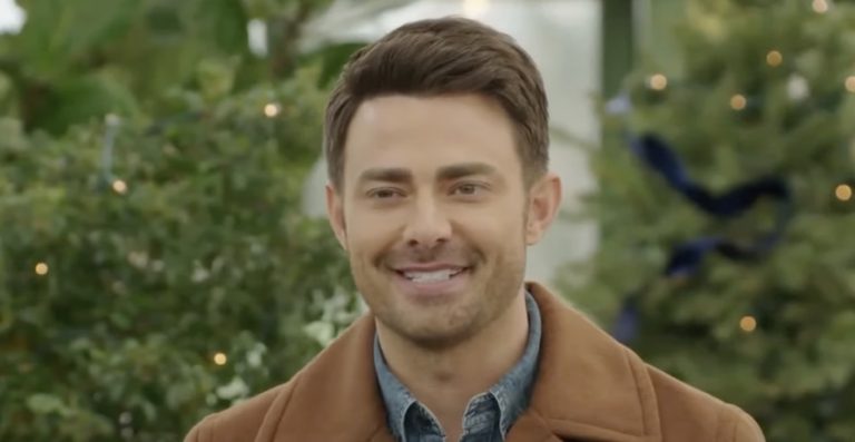 Hallmark, Jonathan Bennett - YouTube