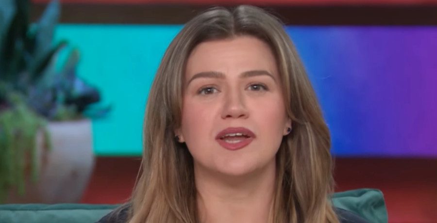 Kelly Clarkson/Credit: YouTube