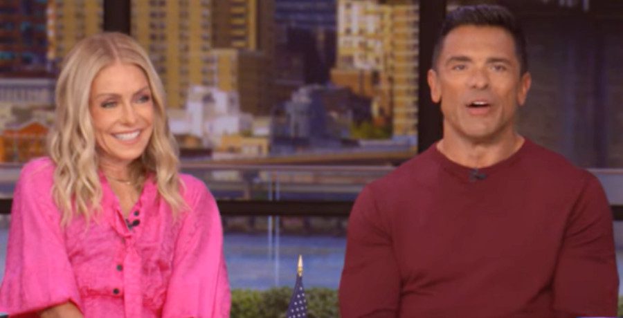 'Live' Kelly Ripa and Mark Consuelos/Credit; YouTube