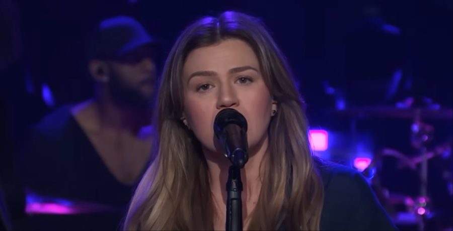 Kelly Clarkson - YouTube