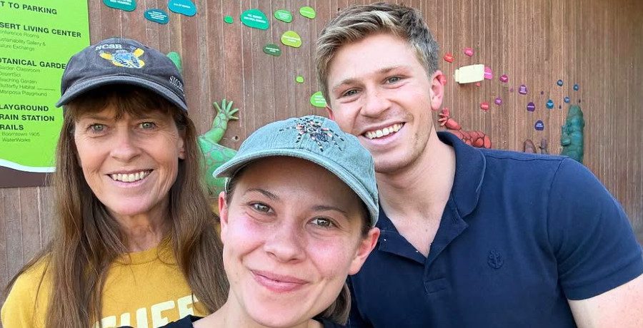 Terri, Bindi and Robert Irwin/Credit: Instagram