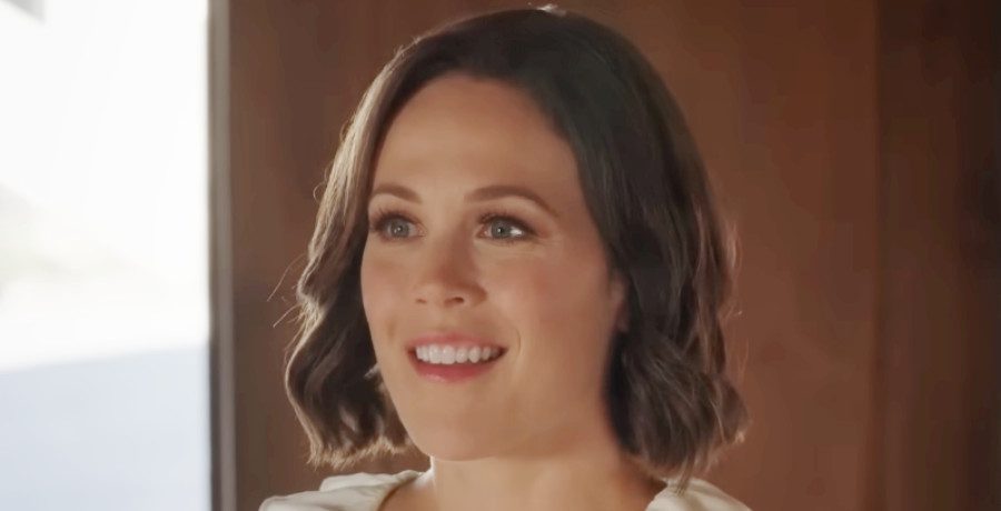 'When Calls The Heart' star Erin Krakow/Credit: YouTube