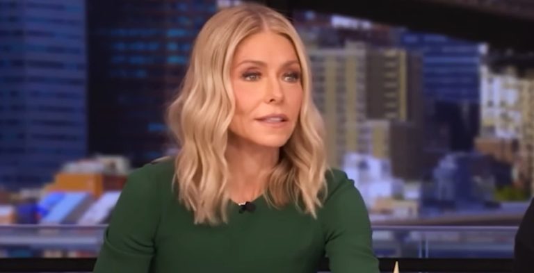 'LIVE' Kelly Ripa/Credit: YouTube