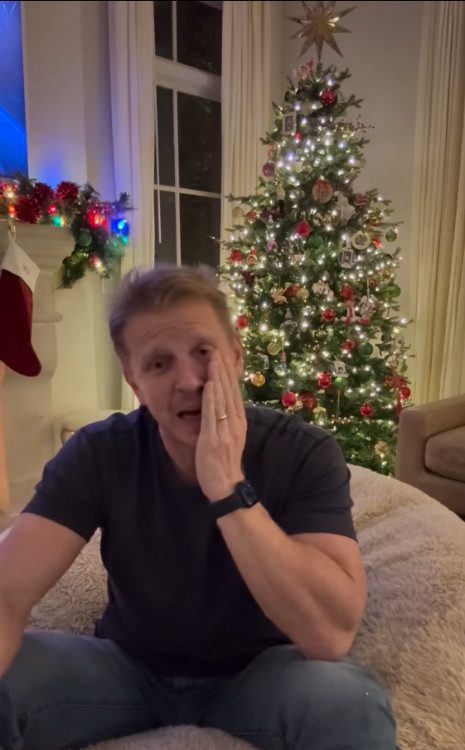 Sean Lowe reacts to his wife hitting him/Credit: Instagram