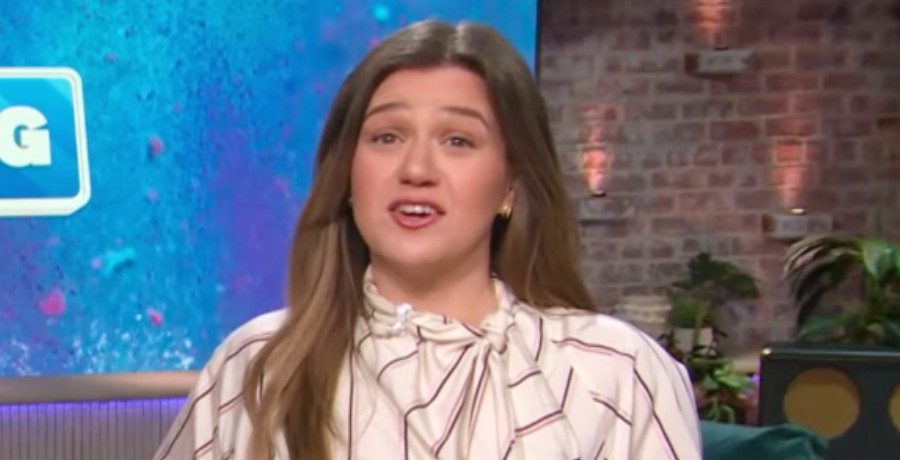 Kelly Clarkson/Credit: YouTube