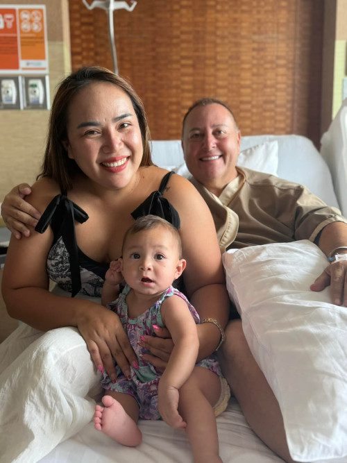 David Toborowsky's family visits him in the hospital/Credit: Instagram