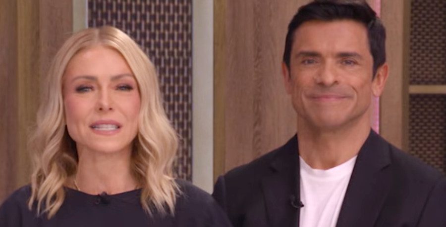 'LIVE' Kelly Ripa and Mark Consuelos/Credit: YouTube