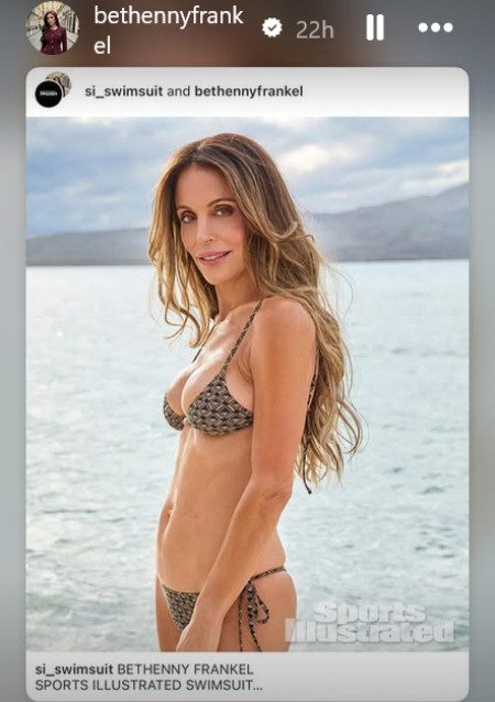 Bethenny Frankel flaunts abs in 'Sports Illustrated'/Credit: Instagram