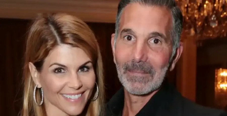 Lori Loughlin and Mossimo Giannulli/Credit: YouTube