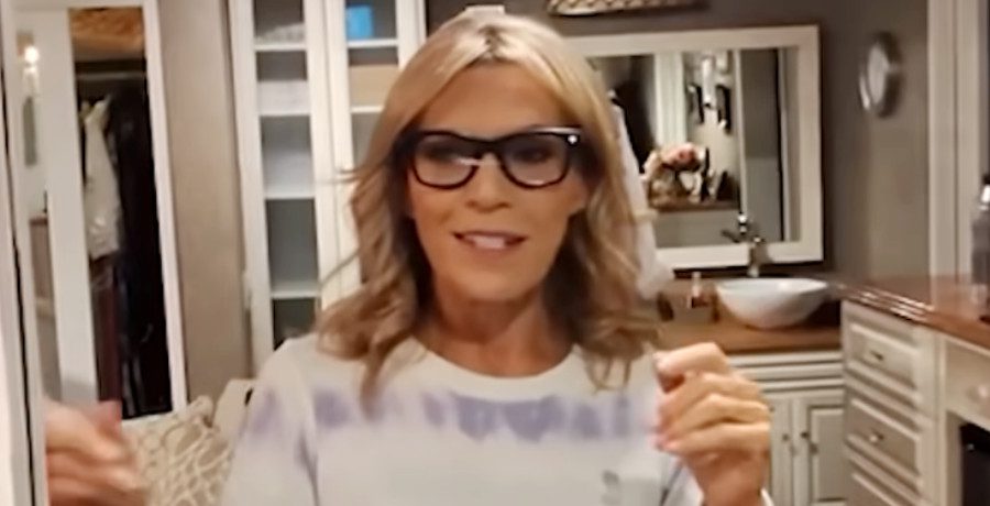 Vanna White wearing Meta glasses/Credit: YouTube