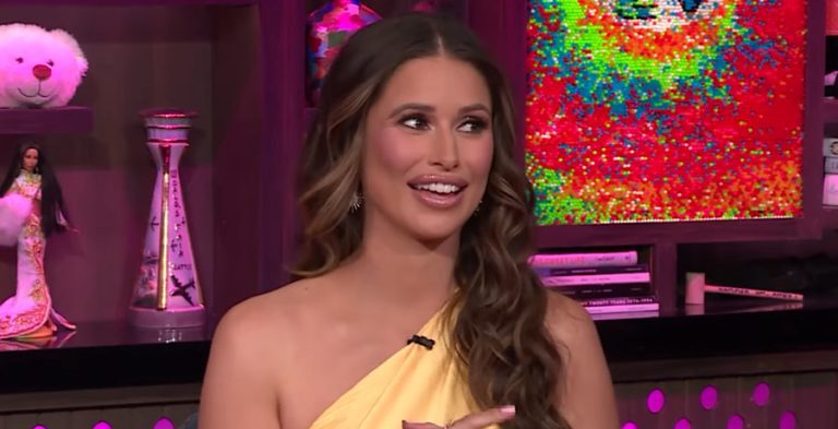 Nia Sanchez- YouTube
