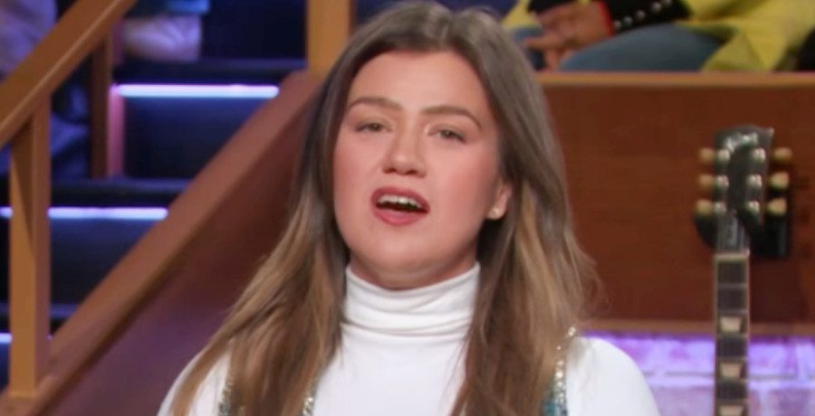 Kelly Clarkson/Credit: YouTube