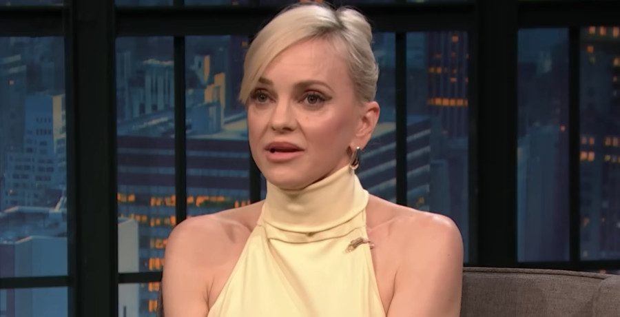 Anna Faris/Credit: YouTube