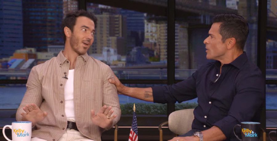 Kevin Jonas and Mark Consuelos/Credit: YouTube